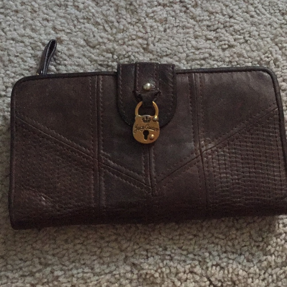 ⭐️FREE💛 w/ purchase Juicy couture leather wallet